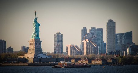 Amazing view of the Statue of Liberty, at sunset © raulhernaizcao