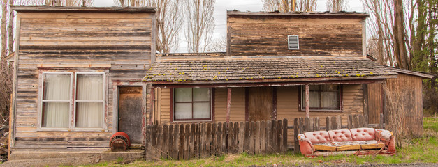 This Old House with a Couch in Anatone