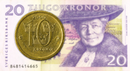 10 swedish krona coin against 20 swedish krona bank note