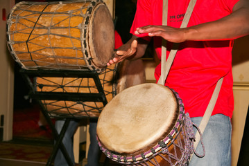 Fototapeta na wymiar men playing drums with red shirts