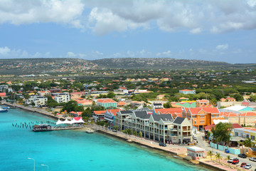 Fototapeta na wymiar Kralendijk, capital city of Bonaire view from cruise ship.