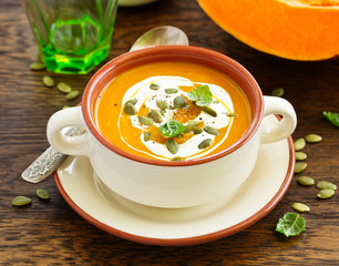 Pumpkin-carrot soup curry puree.