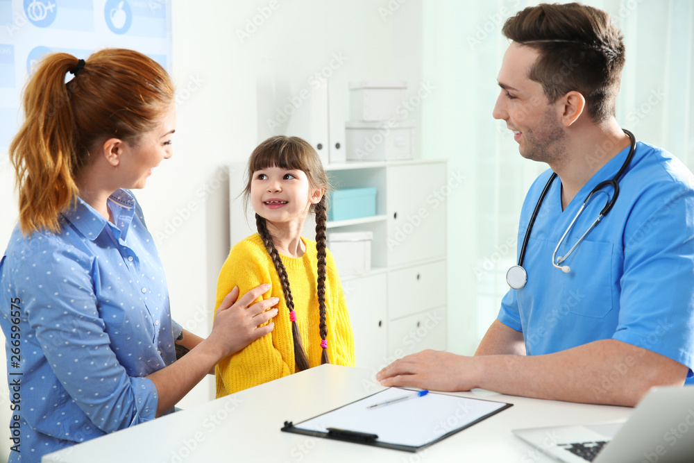 Canvas Prints Mother with child visiting doctor in hospital