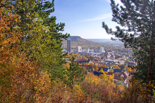 Blick ins Tal auf das herbstliche Jena