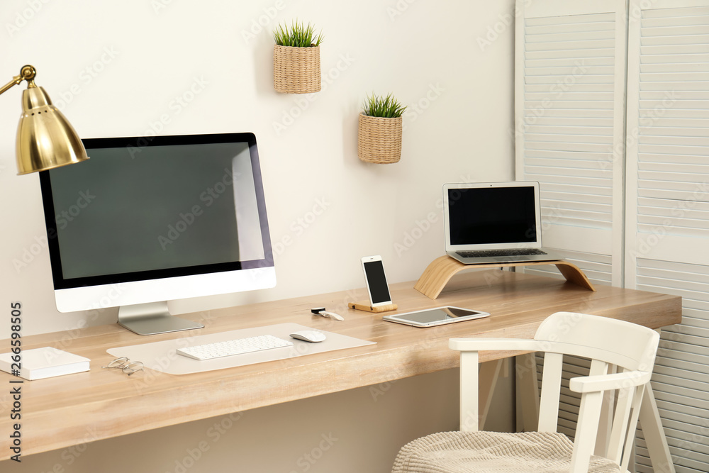 Poster Stylish workplace interior with modern computer on table. Mockup for design