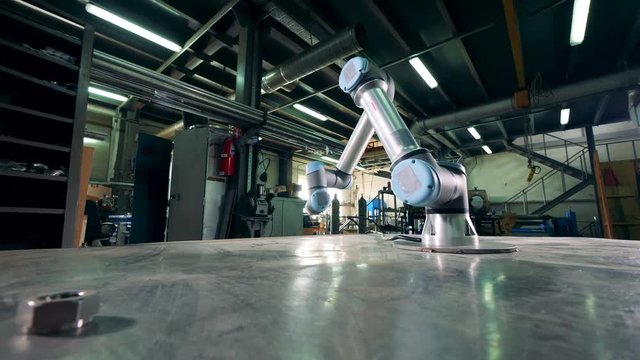 Collaborative robot is moving in the storage unit