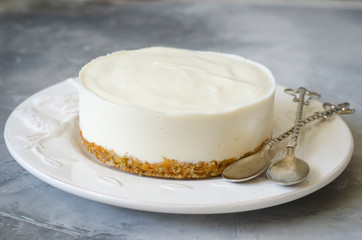 Cheesecake with apple and cream cheese with dried apricots and nuts