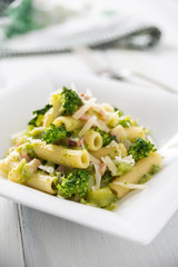 Maccheroni con broccoli, guanciale e pecorino 