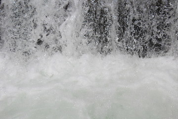 Fototapeta na wymiar Schizzi d'acqua nella Cascata