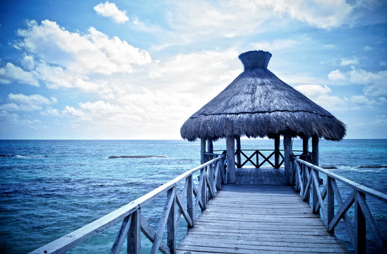 muelle del mar turqueza