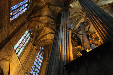 La Santa Iglesia Catedral Basílica Metropolitana de la Santa Cruz y Santa Eulalia (en catalán,...