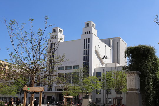 Le TNP - Th&eacute;&acirc;tre National Populaire &agrave; Villeurbanne, place Lazare Goujon, contruit en 1972 - D&eacute;partement du Rh&ocirc;ne - France
