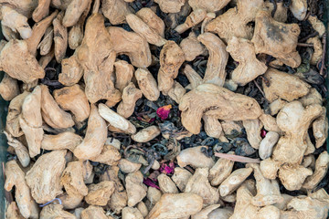 a lot of ginger in the peel is in the bag for the whole frame