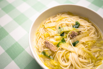 Snack thin noodles with pork