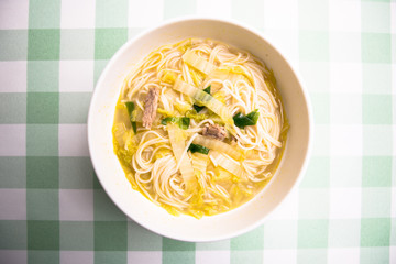 Snack thin noodles with pork