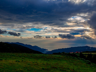 Fototapeta premium 【静岡県伊豆半島】西天城高原牧場からの夕景【夏】