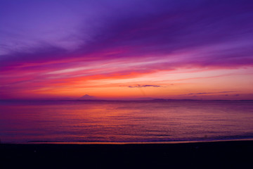 富士山とピンクの夕焼け