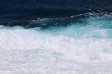 Fototapeta na wymiar Meer Ozean Meerwasser mit verschiedenen Wasserfarben