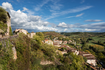 Fototapeta na wymiar Ramparts of the medieval village of Cordes-sur-Ciel