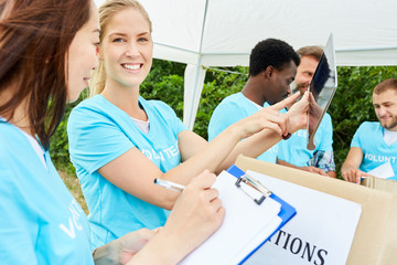 Obraz premium Spendensammlung für ein soziales Projekt