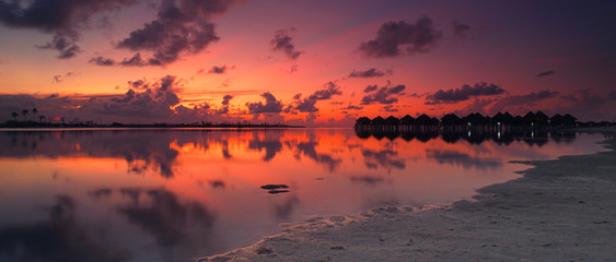 Malediven im Sonnenuntergang