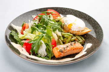 Salmon with poached egg, salad and asparagus beans