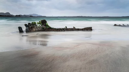 Fototapete Schiffbruch Old ship wreck in the beach at Ulsteinvik, Norway january 2019  © Arild