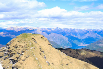 Vista mozzafiato dalla vetta del Monte Generoso, escursioni e viaggi in Svizzera