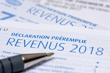 Obraz premium Impôts : déclaration d'impôts française préremplie relative aux revenus 2018
