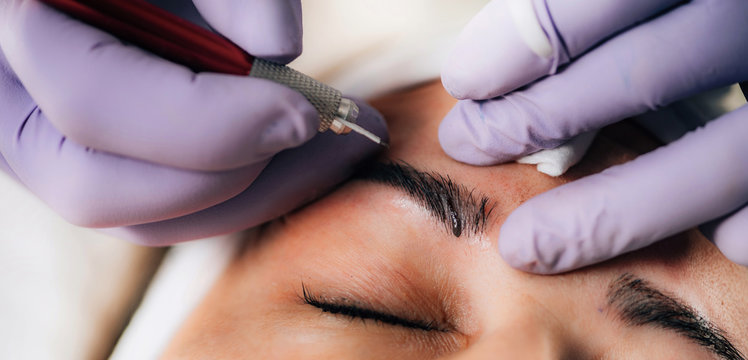 Beauty Salon – Microblading Eyebrows