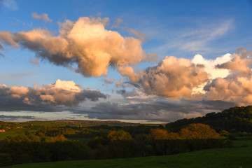 Obraz na płótnie Canvas Clouds over the valley