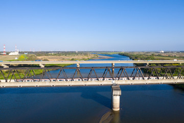 利根川を渡るつくばエクスプレスと常磐自動車道