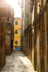 Fototapeta na wymiar Narrow street in Venice