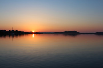 Sonnenaufgang auf der Insel Zut in Kroatien