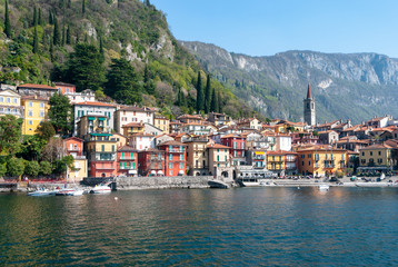 Fototapeta na wymiar Varenna sul lago di Como