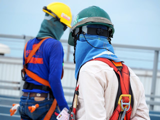 Obraz premium Man Working on the Working at height