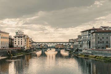 Naklejka na ściany i meble Bridge Ponte del Vecchio in Florence