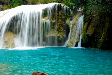 Fototapeta na wymiar Mexico waterfall El Chiflon