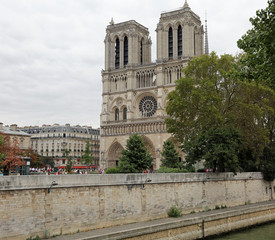 Fototapeta na wymiar Facade of Notre Dame de Paris in France