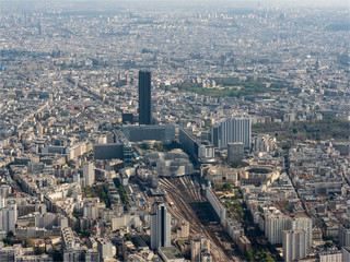 Fototapeta na wymiar vue aérienne de la Tour Montparnasse à Paris