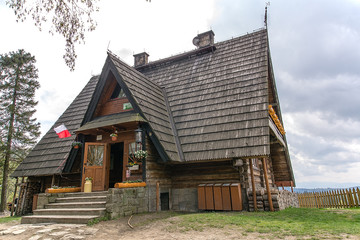 Fototapeta na wymiar Mountain shelter of PTTK on Maciejowa near Rabka Zdroj (Poland)