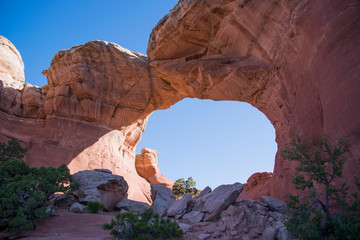 Broken Arch trail in Arches National Park, Utah, USA is a popular and easy hike