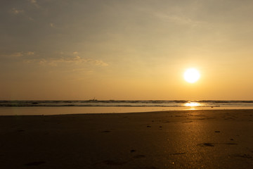 Fototapeta na wymiar Landscape magnificent sunset on the ocean