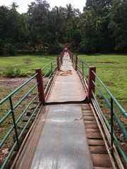 Obraz premium wooden bridge in the forest
