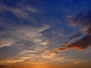 Obraz na płótnie Canvas golden sunset sky