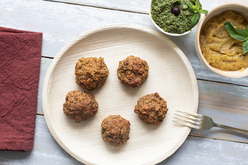 VEGETARIAN HAMBURGERS WITH PESTO AND ZUCCHINI PUREE