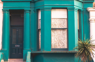 Bunte Häuser in Notting, London im Frühling