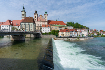 Fototapeta na wymiar Steyr Stadtansicht mit Steyr Fluss