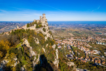 Fototapeta na wymiar Castello di San Marino con vista
