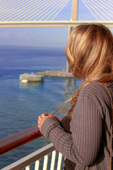Fototapeta premium A women looking into the distance / ocean view 